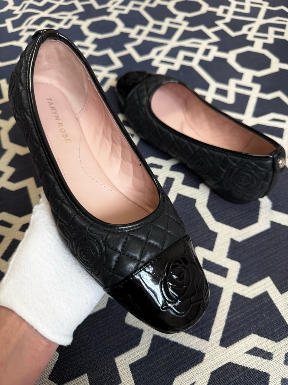 Taryn Rose Reese Black Quilted Ballet Flats Cap Toe Leather Size 7B